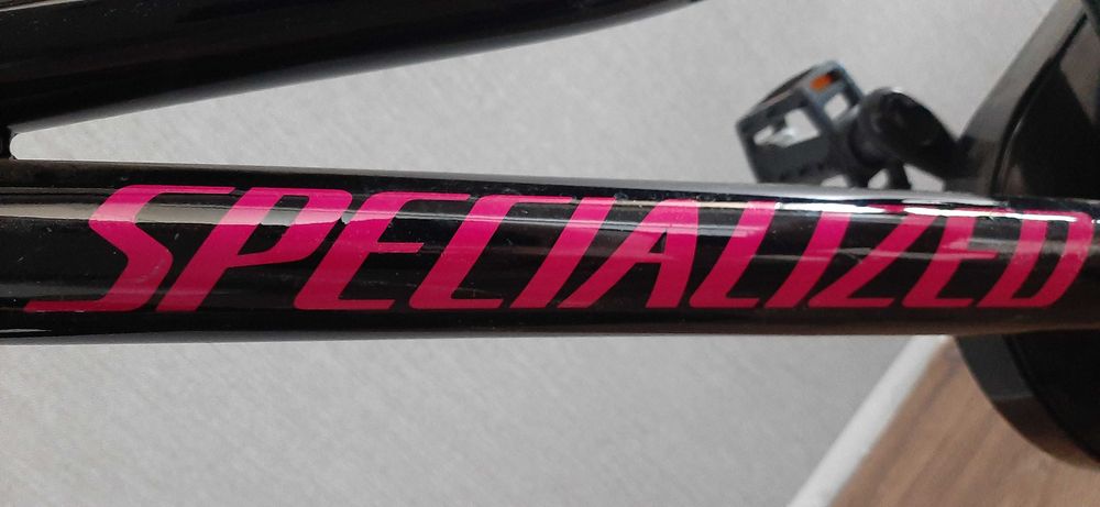 Rower SPECIALIZED z kółkami bocznymi do nauki jazdy - BARDZO LEKKI