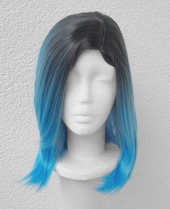 Niebieska błękitna peruka z odrostem przedziałkiem cosplay wig