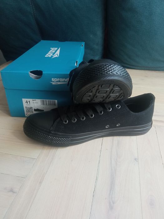 Продам кроссовки