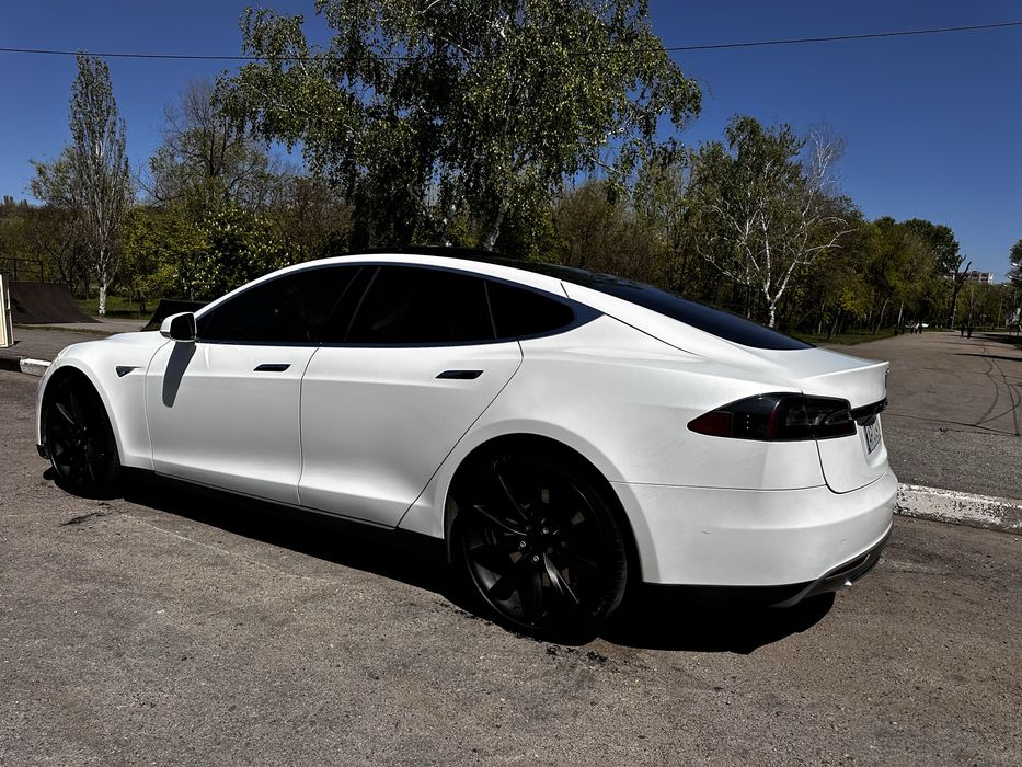 Продам Tesla model S,13500$