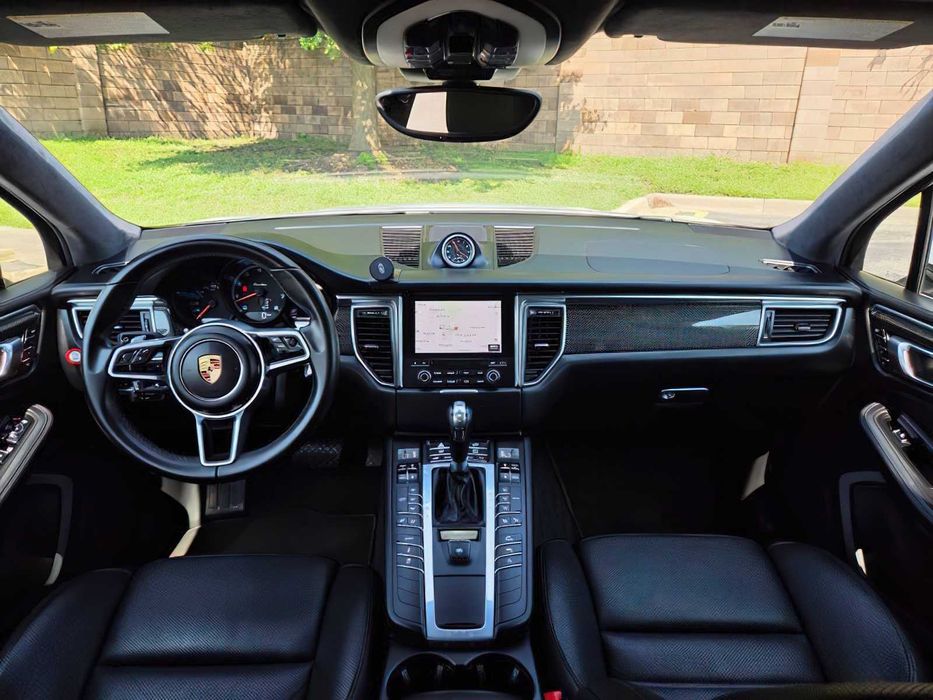 Porsche Macan Turbo      2017