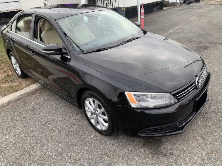 Volkswagen Jetta SE with Conv and Sunroof      2013