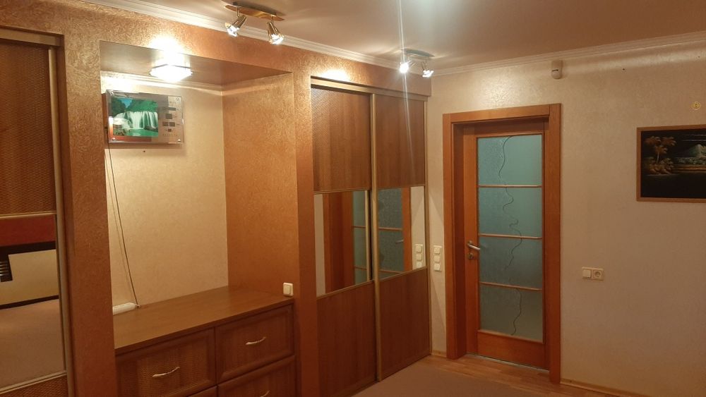 Здам свою 3 ёх комнатную  квартиру с гаражём