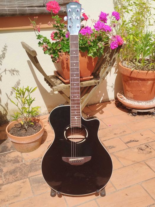 Yamaha APX500 Acoustic Electric Guitar / Guitarra