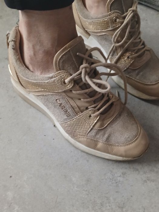 Beżowe skórzane buty Carinii r 37