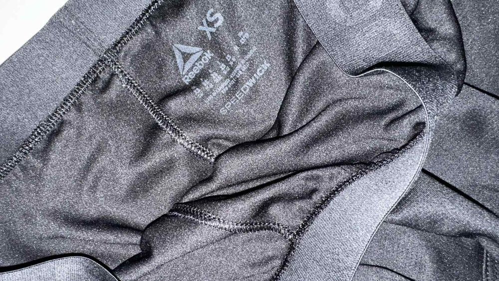 Шорти спортивні Reebok xs чорні та сині