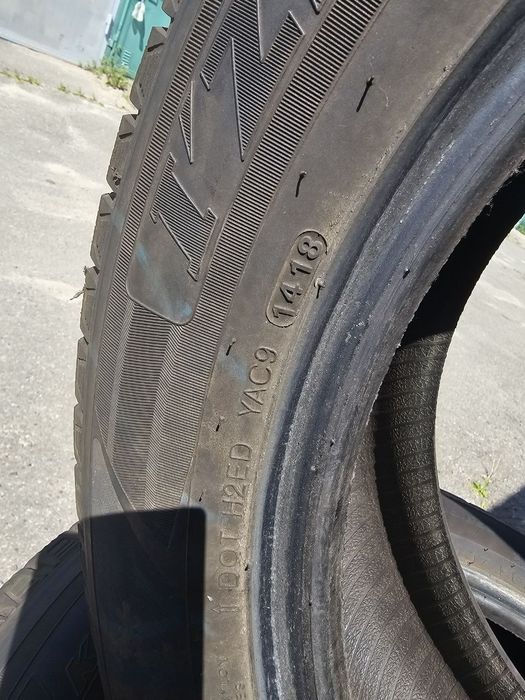 Продам клмплект резины Kumho  Izen kw31. 215/60 r17. Зима