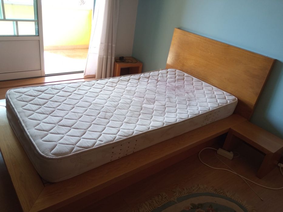 Cama/ cabeceira e colchao