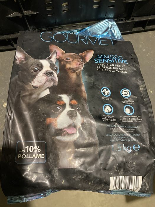 Різний вибір кормів для собак