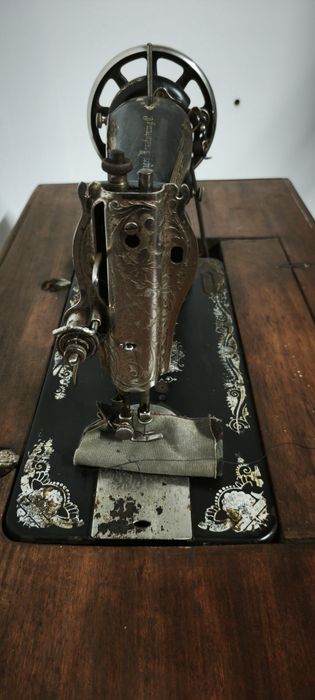 Máquina de costura Singer antiga