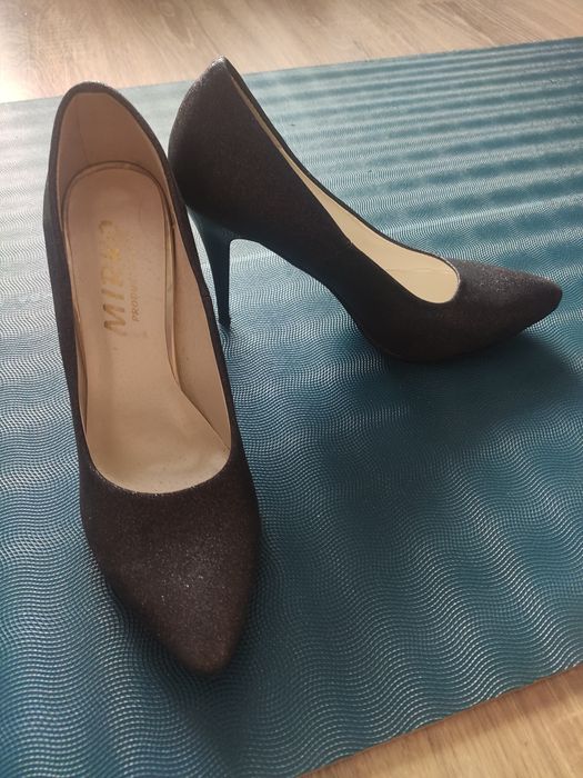 Buty - szpilki kryte z delikatnym czubkiem