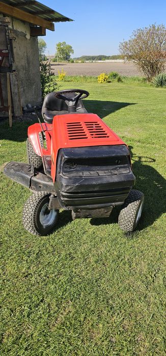 Traktorek MTD Yard Machines.