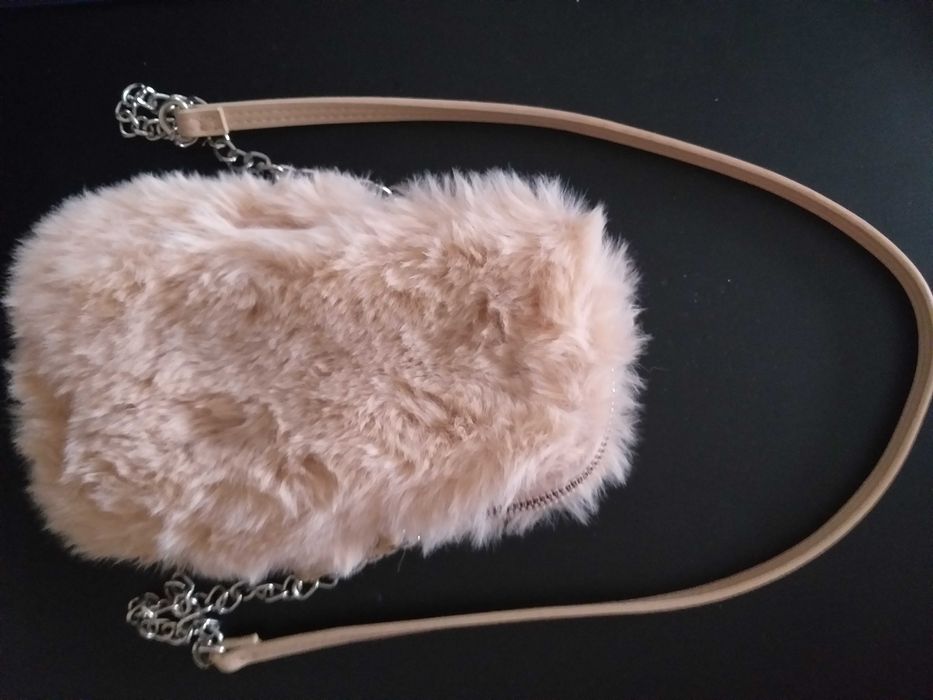 Carteira / mala / bolsa tiracolo em pêlo comprido beje alça comprida