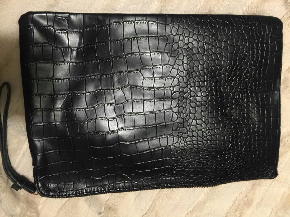 Saco envelope em pele preto