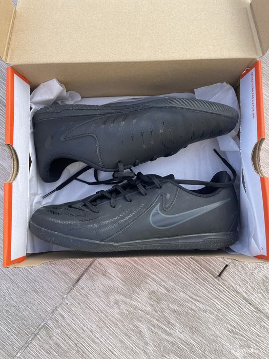 Дитячі футбольні бутси Nike Phantom GX II Club IC, розмір 38.5