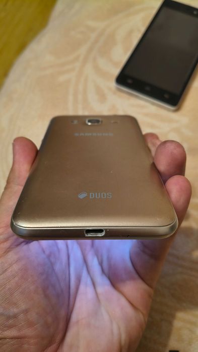 Продам смартфон Samsung j3 2016 р