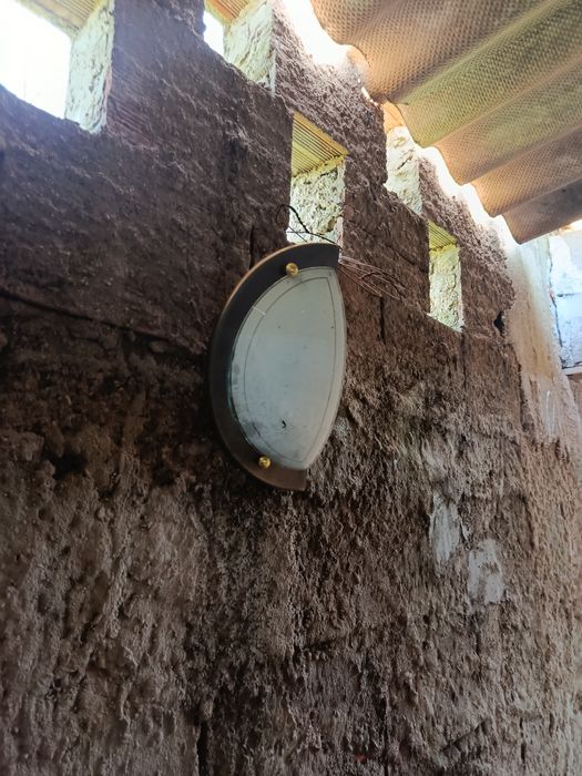 Luz de parede e teto e luminária.