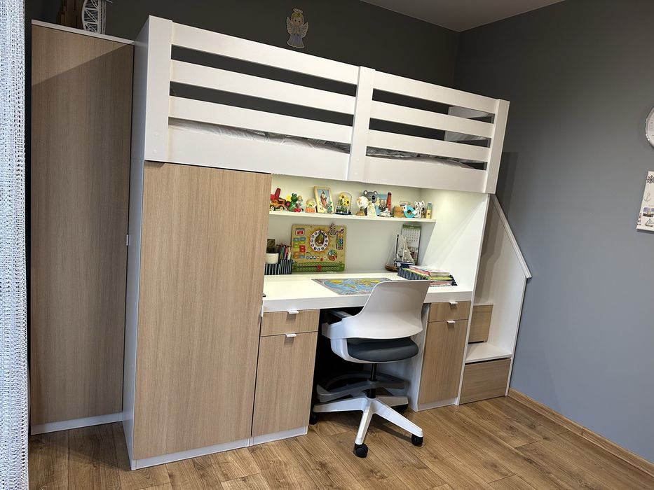 Biurko z łóżkiem na antresoli