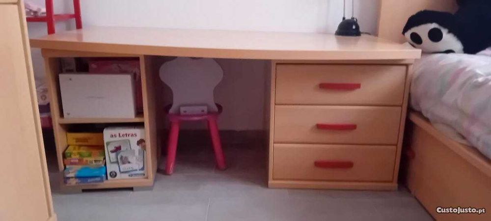 Conjunto de Móveis de Quarto de Bebé Berço/Cama + Cômoda com Gavetas