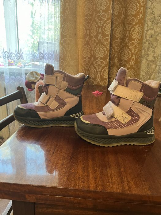 Продам детские ботинки зимние