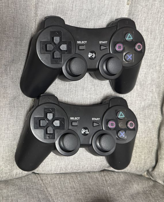 Vendo 2 comandos PS3 novos