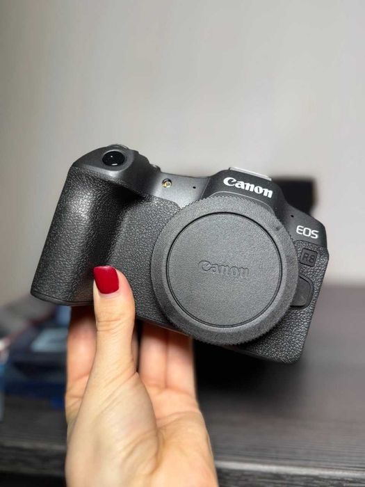 Canon EOS R8 body