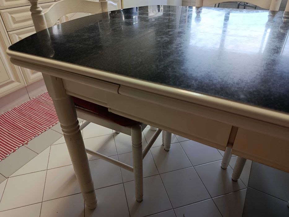 Mesa madeira extensível (Opção + 4 cadeiras conjunto)