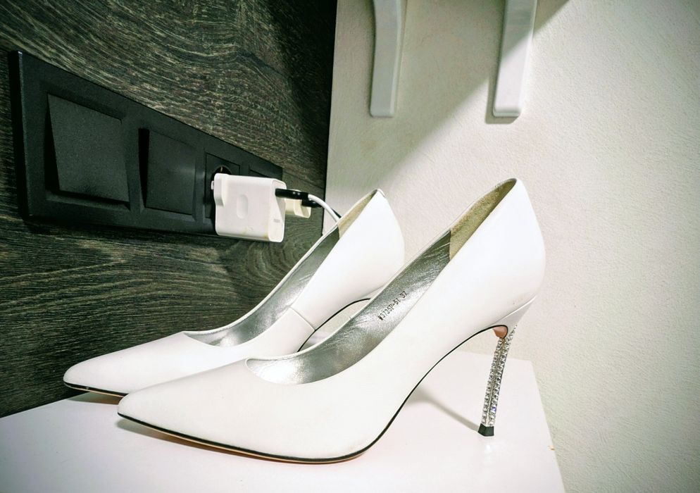 Весільна сукня Devi A-line з високим коміром