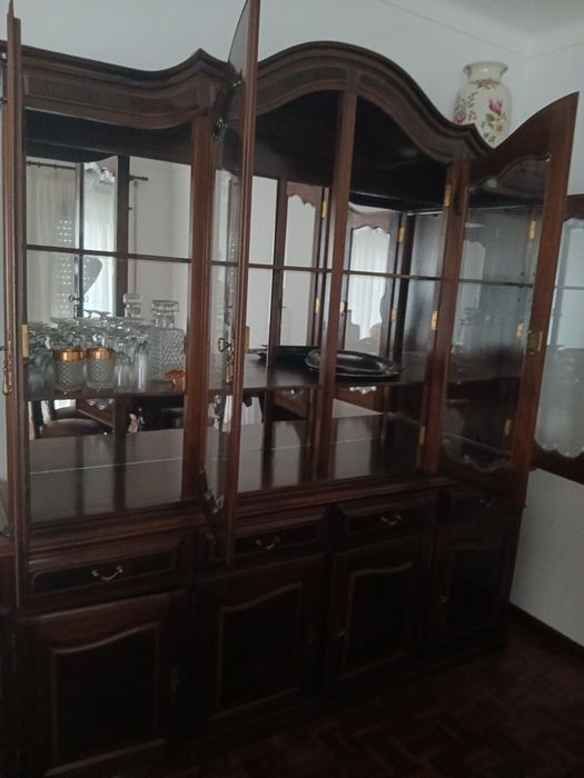 Cristaleira e Mesa de Sala