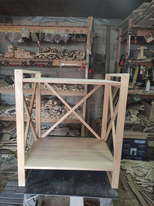 Дерев'яна підставка (підлогова або настільна полиця)