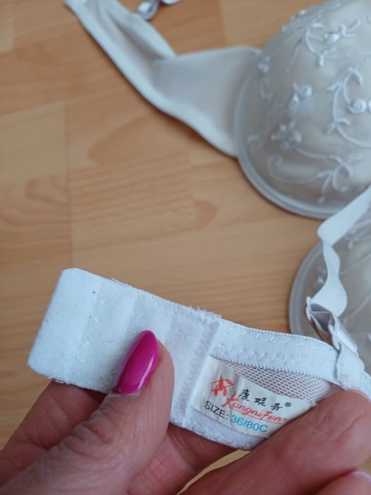 Sprzedam bialy biustonosz  70 B