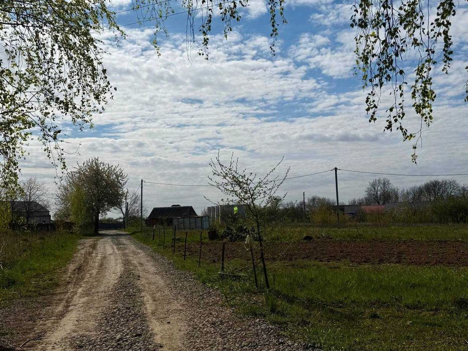 Продам земельну ділянку під житлову забудову в с.Парпурівці 7811