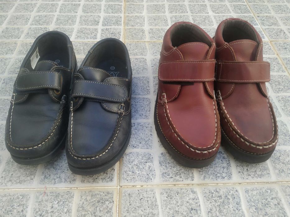 Sapatos em pele usados em bom estado