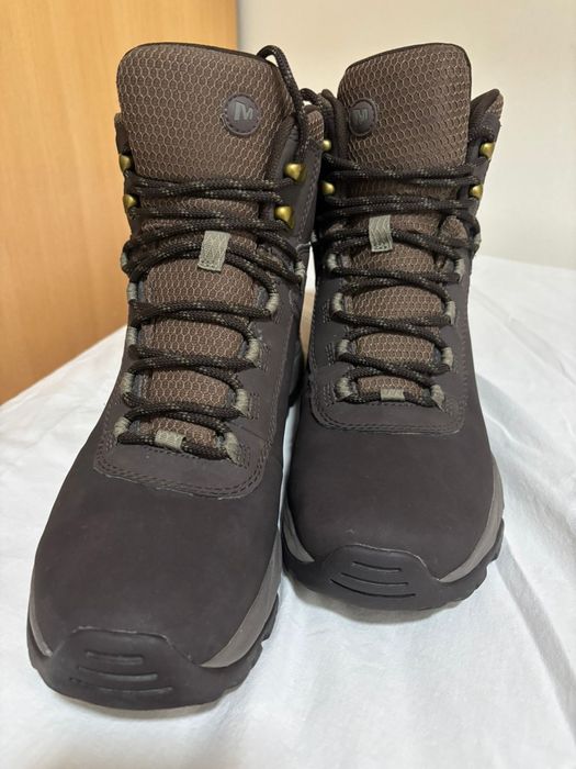 Bota merrell 43  como Nova