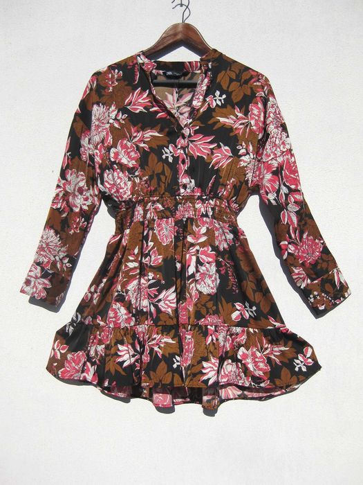 Красивое цветочное платье на пуговицах на резинке ZARA