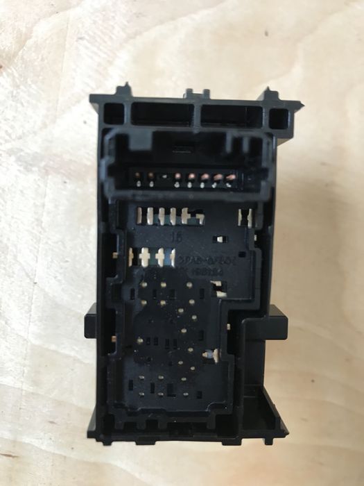 Кнопка стеклоподьемника  Toyota C-HR