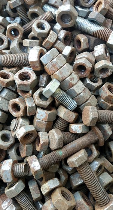 Ґайки та болти з рiзьбой  м10 та м12