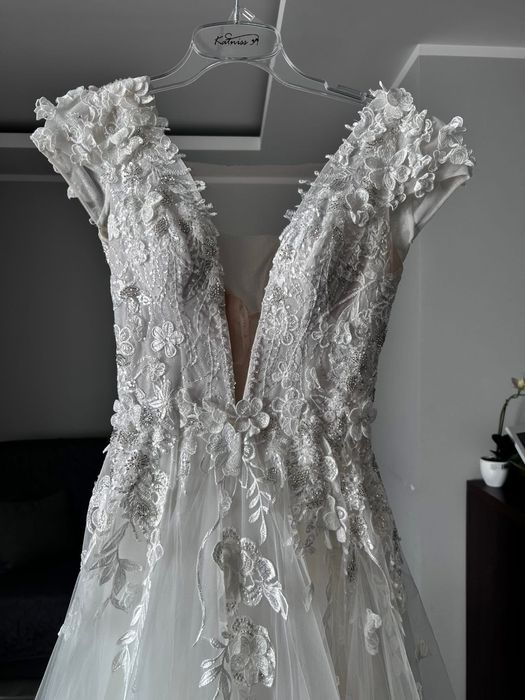 Sprzedam piękną suknie ślubną