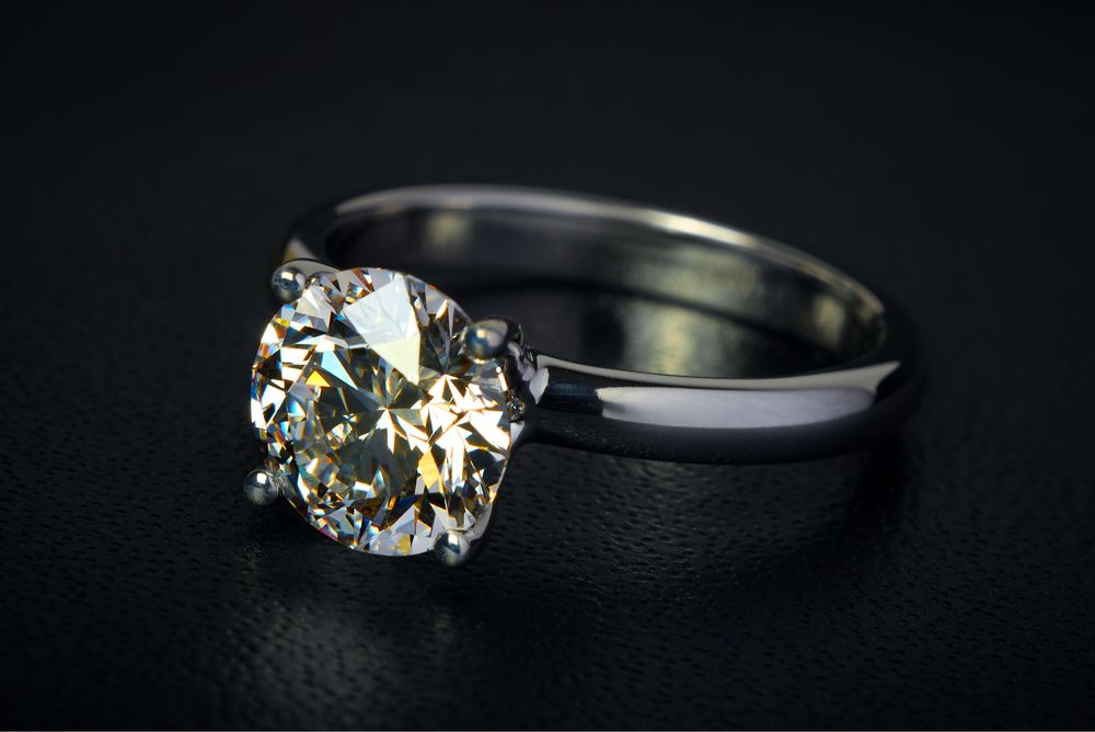 Каблучка з діамантом 2 карати