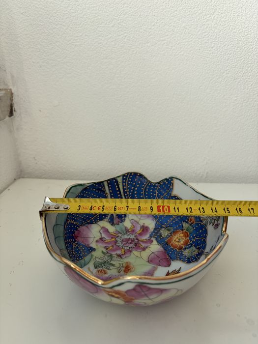 Uma taça porcelana chines antiga