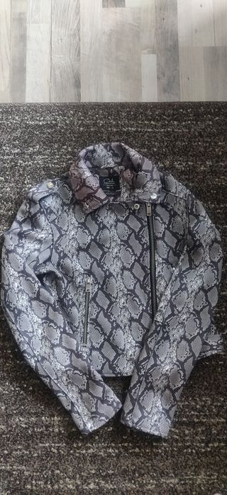 Kurtka ramoneska wężowy wzór