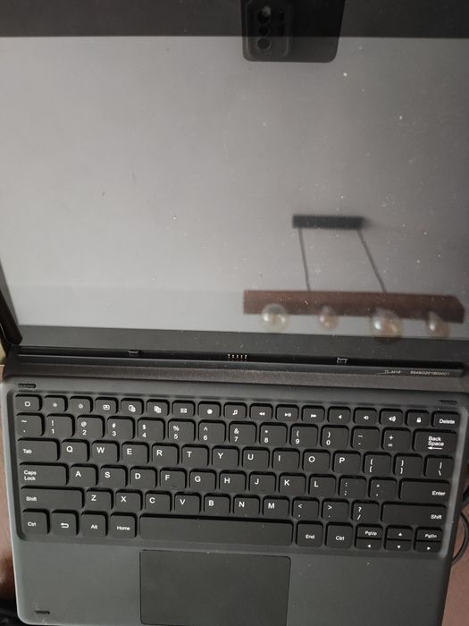 Tablet na części