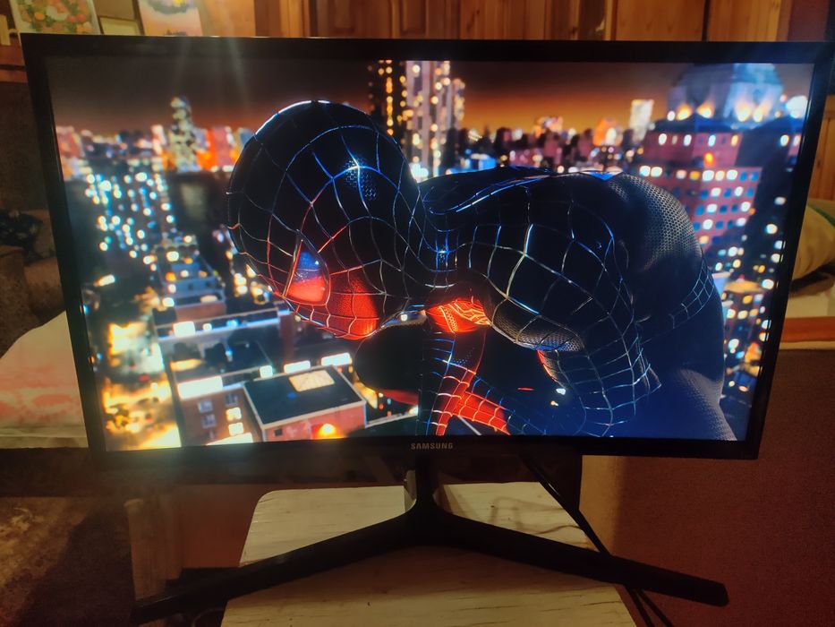 Монитор Samsung C24RG50