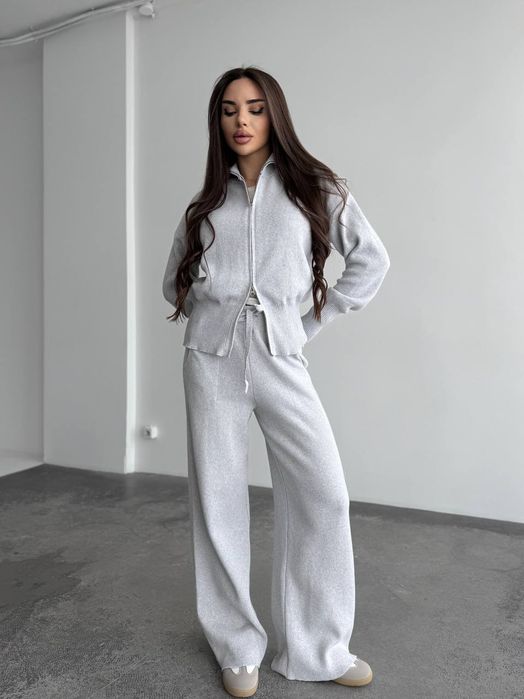 Трикотажний костюм з брюками Трикотажный костюм с штанами