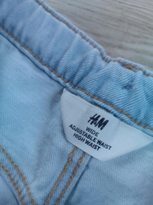 Jeansy jasno niebieskie z prostą nogawka