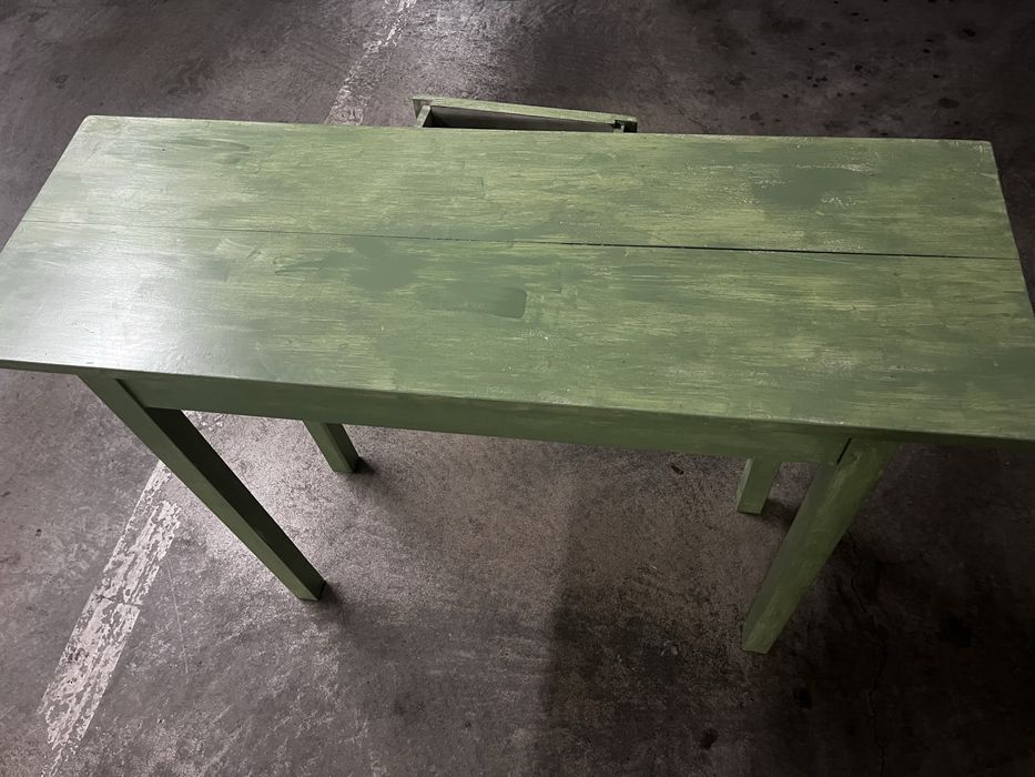 Mesa de apoio ou para quarto que pode ser decorativo