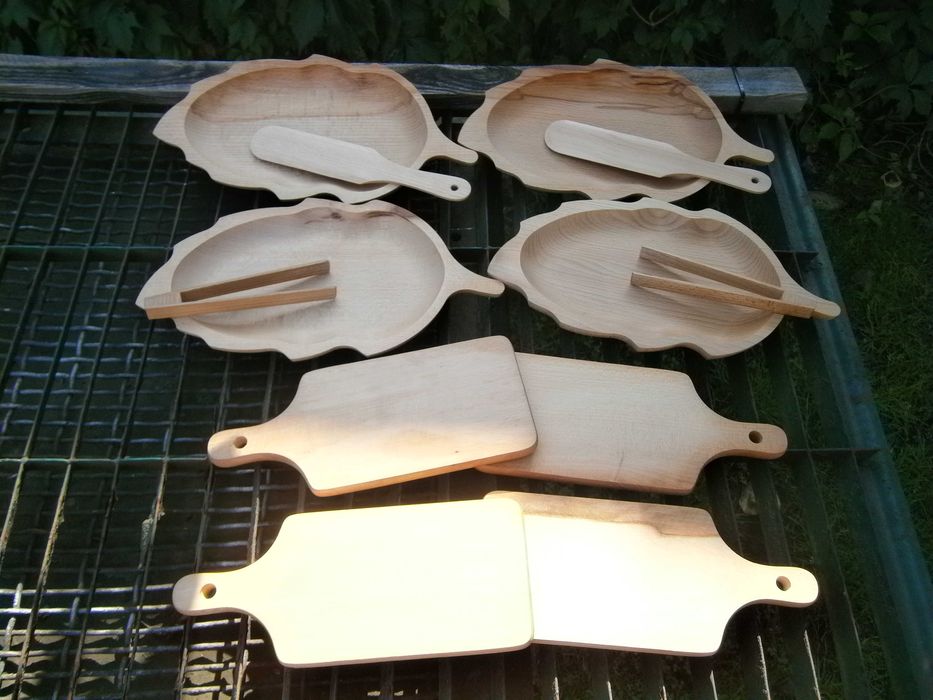 ZESTAW 2 drewniane korytka, 2 deski łopatka,szczypce.