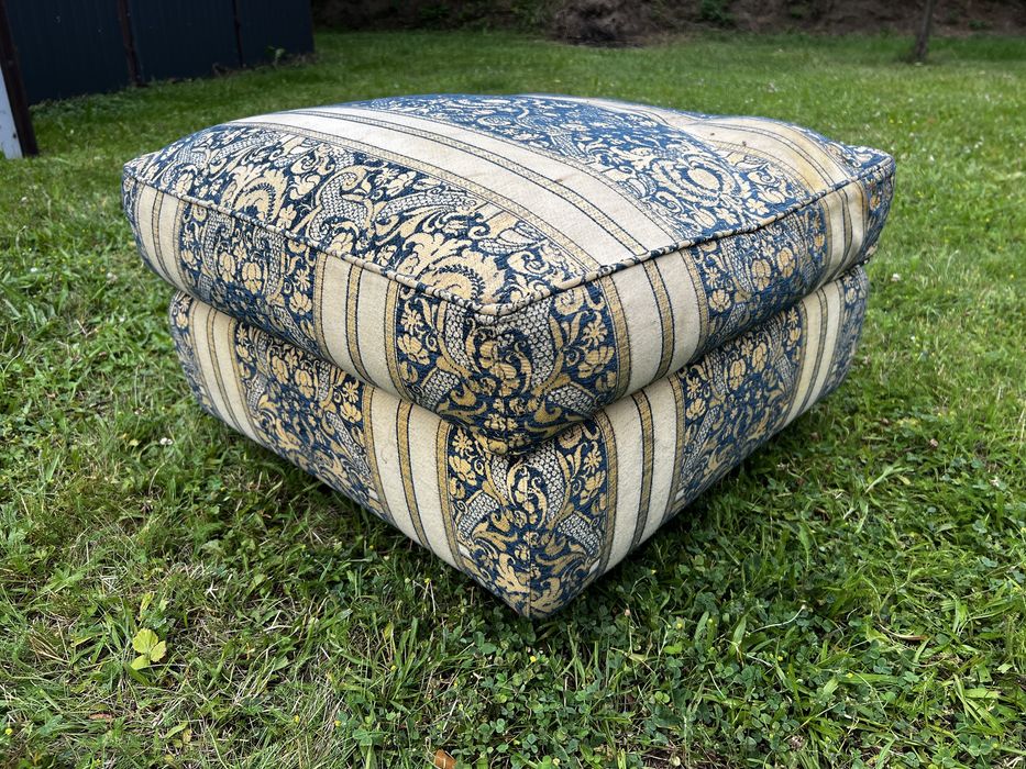 Podnozek pufa tapicerowana