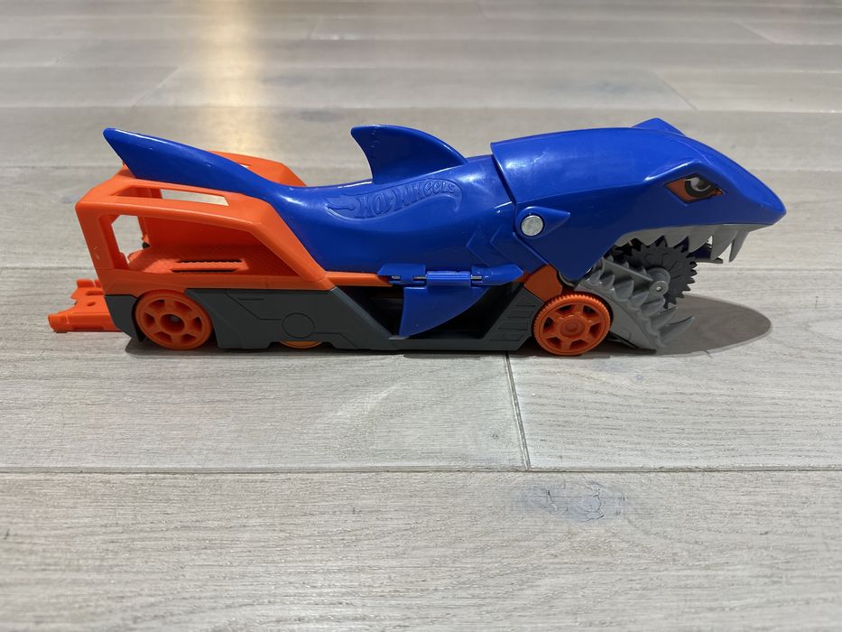 Hot Wheels City Rekin Transporter