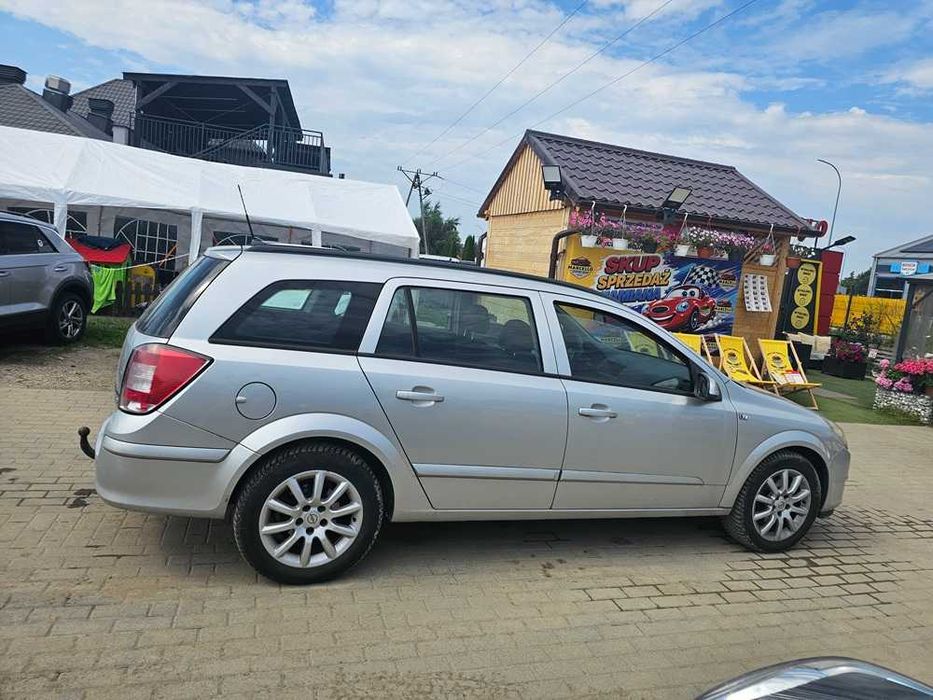 Opel Astra 2005r/1.8 benzyna /125KM/AUTOMAT/opłaty aktualne/HAK
